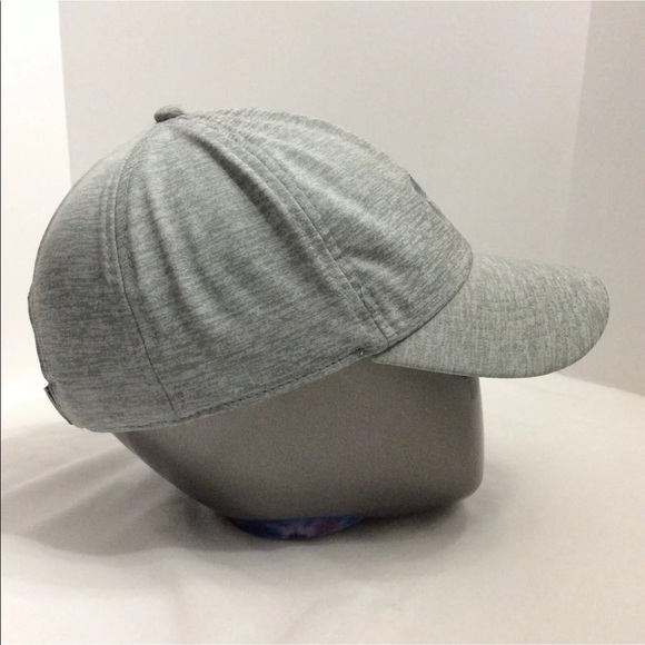 UA Women’s Twisted Renegade Training Workout Cap - Picture 2 of 6